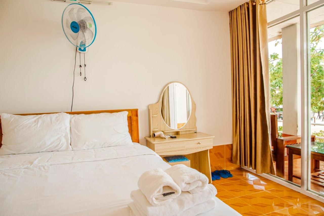 Thien Tan Hotel Chi Khu Co Ong Exterior photo